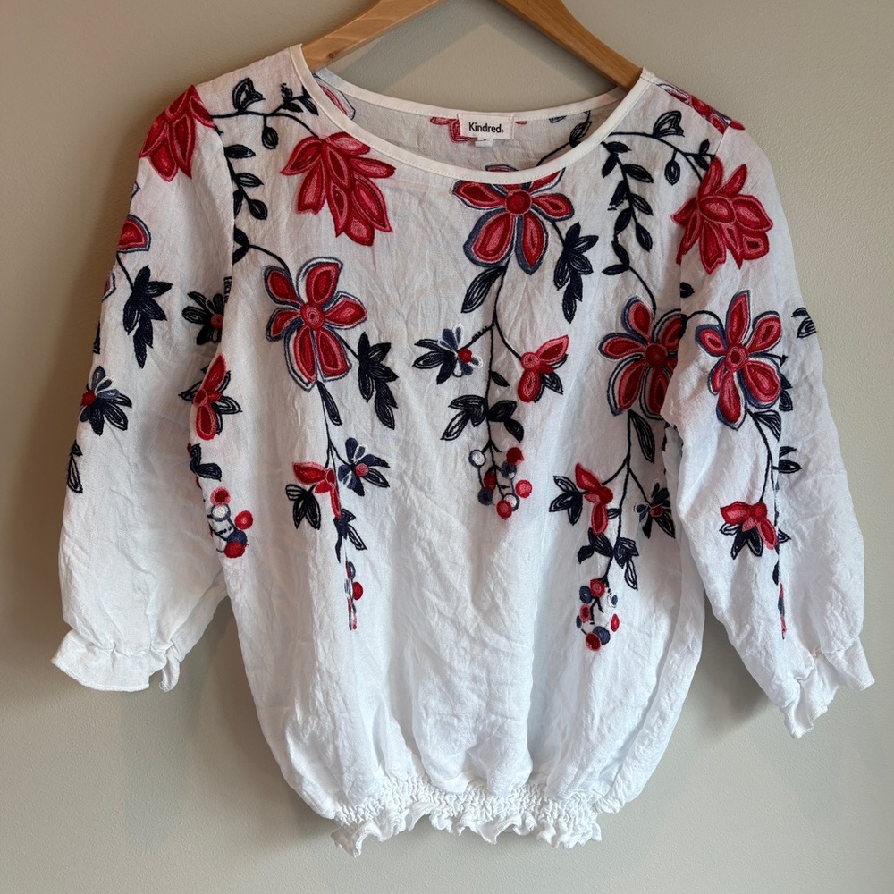 Kindred White Blouse with Red and Blue Floral Design Size‎ Medium